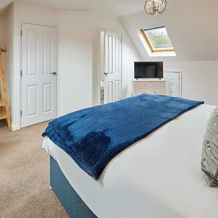 Host & - Greens Yard House Whitby