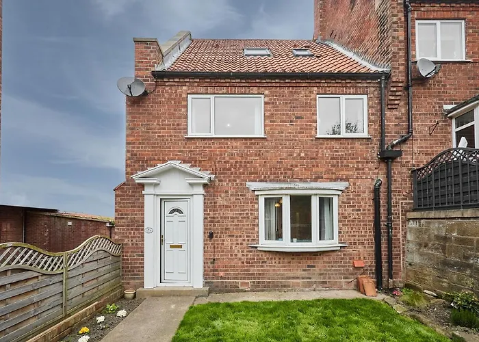 Host & - Greens Yard House Уитби